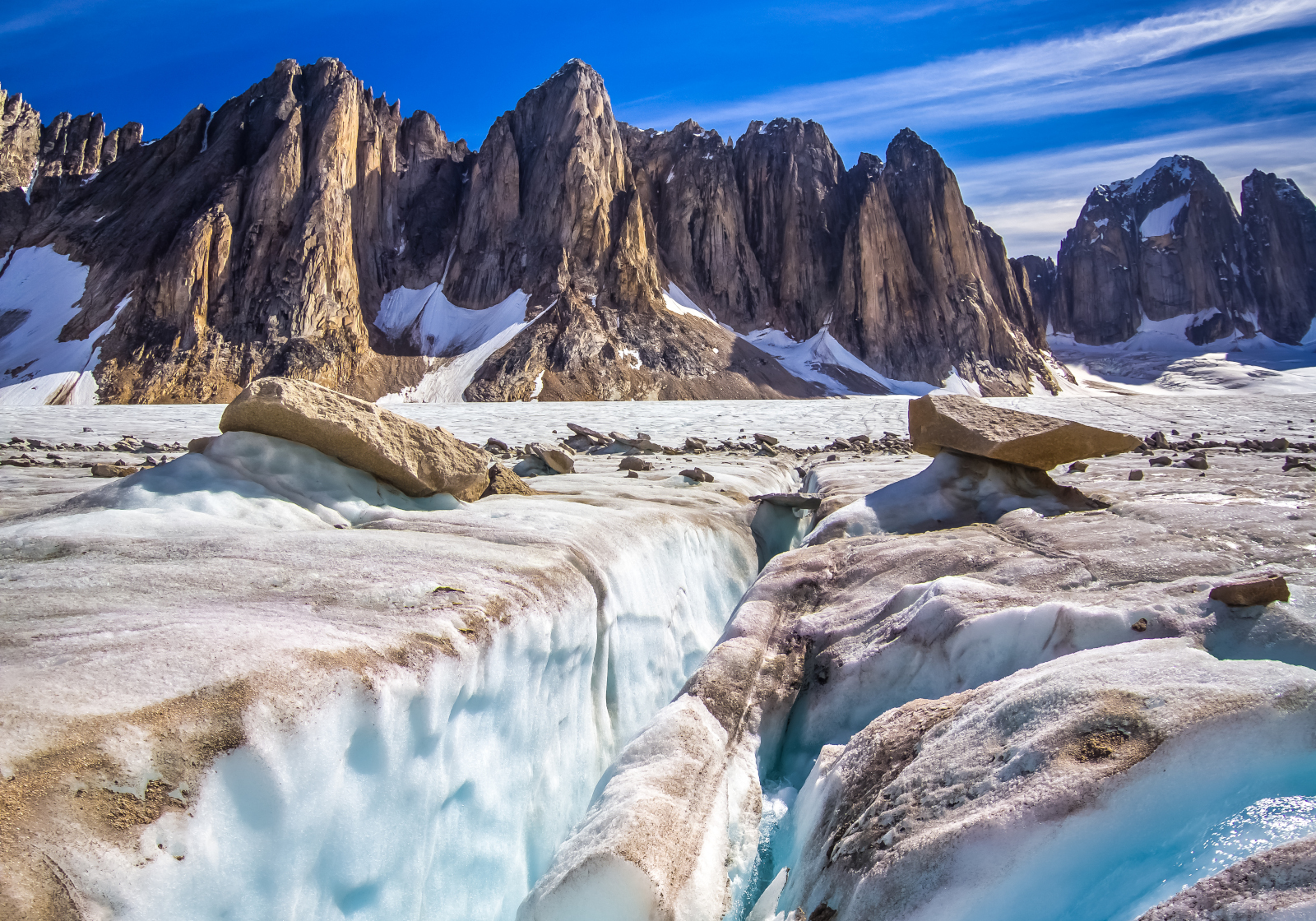 Kichatna Spires granite peaks and glacier access
